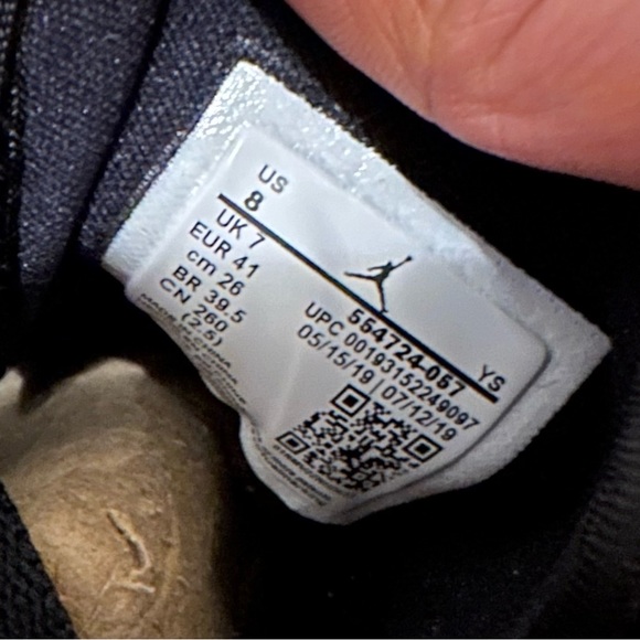 Shoes have a really clean color,slightly used with almost no defects - Picture 2 of 3